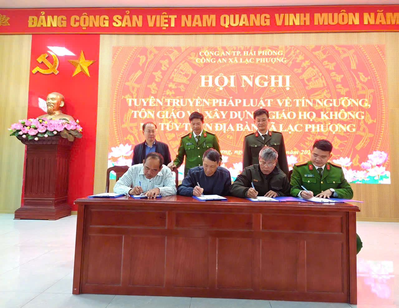 Phòng An ninh nội địa: Tuyên truyền pháp luật về tín ngưỡng tôn giáo và xây dựng “Giáo họ không ma tuý” tại xã Lạc Phượng      